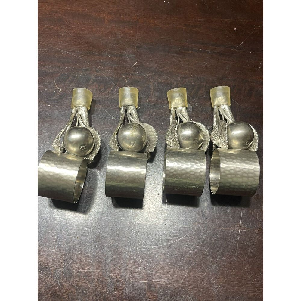 Vtg Set Of 4 Metal Holly Leaf Napkin Rings Holders Christmas Table Made In India